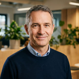 Foto profil James Mitchell, terdaftar sebagai Chief Executive Officer di Pijar Hasiltek